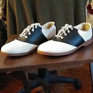 Predictions Saddle / School Shoes